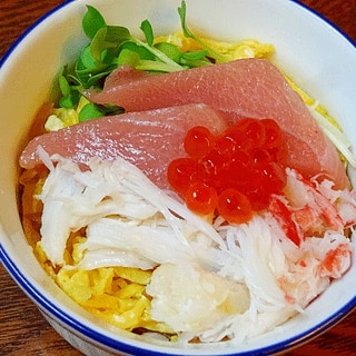 カップ寿司♪　北海道の「海鮮ミニちらし」